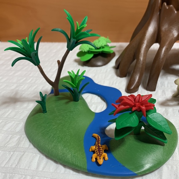 T-Rex w/Velociraptors 4171 by Playmobil - Picture 11 of 12